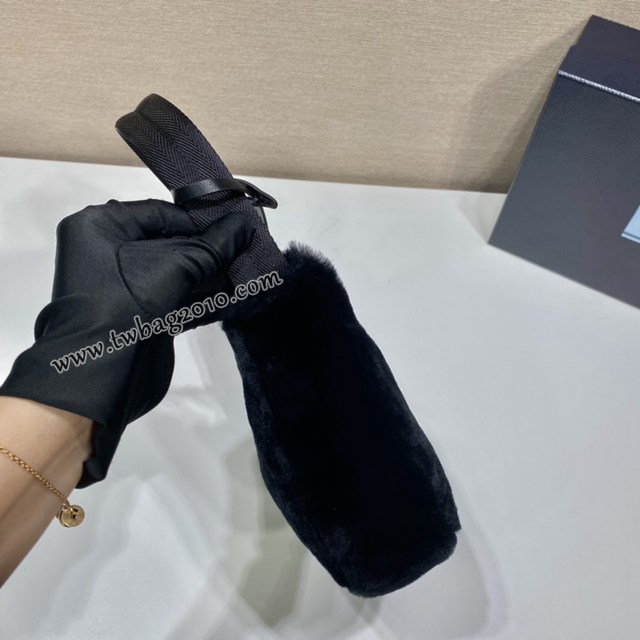 Prada專櫃新款Hobo毛毛包 款號：NE515 普拉達秋冬爆款女包腋下包 csp1299
